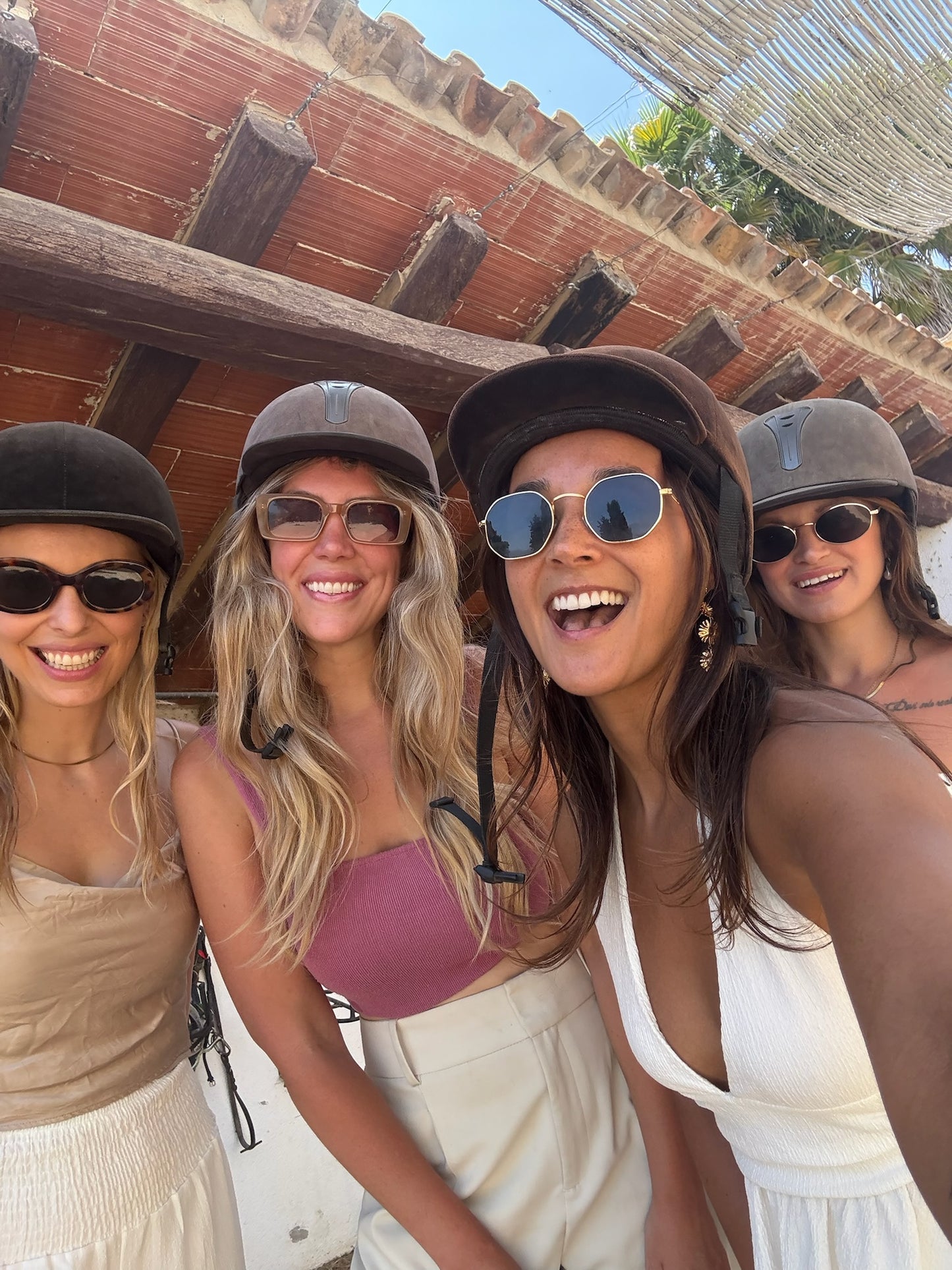 Alicante: Private Horseback Ride + Picnic + Pick up