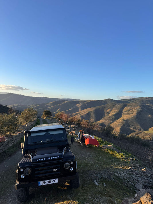 Premium Authentic Douro in a vintage Land Rover