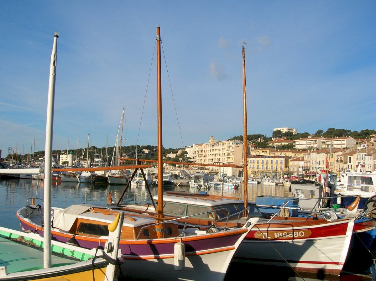 Cassis Village Discovery, Calanques Boat Tour & Provence Wine Tasting, Provence